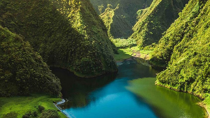 Hiking Tahiti, image shows Papenoo Valley