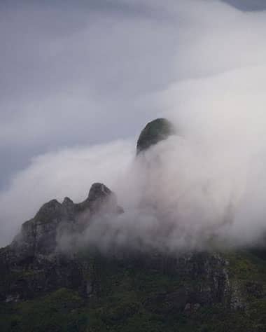 Mount-Otemanu-in-clouds