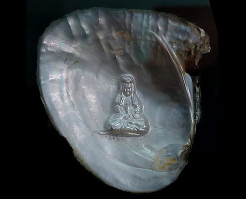 Robert Wan Pearl Museum, Cultured mobe pearl in shape of_Buddha, Image by: Wmpearl