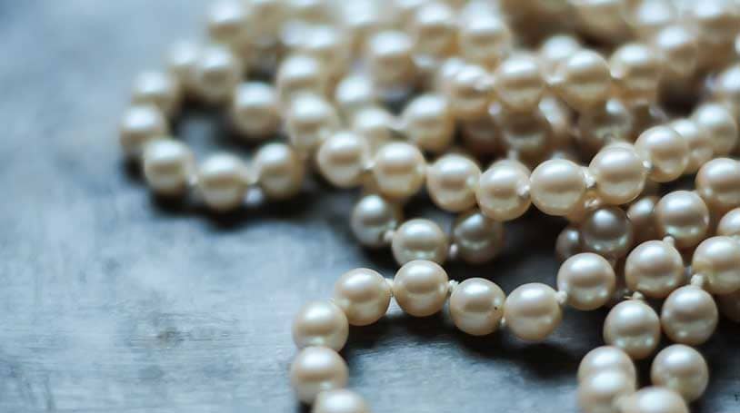 French Polynesia economy, image shows pearl cultivation